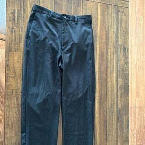 Men’s black dress pants. Classic fit and size 32x36.